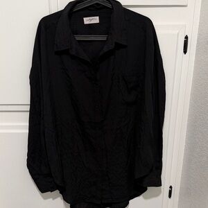 Carly Jean Los Angeles Black tunic Shirt